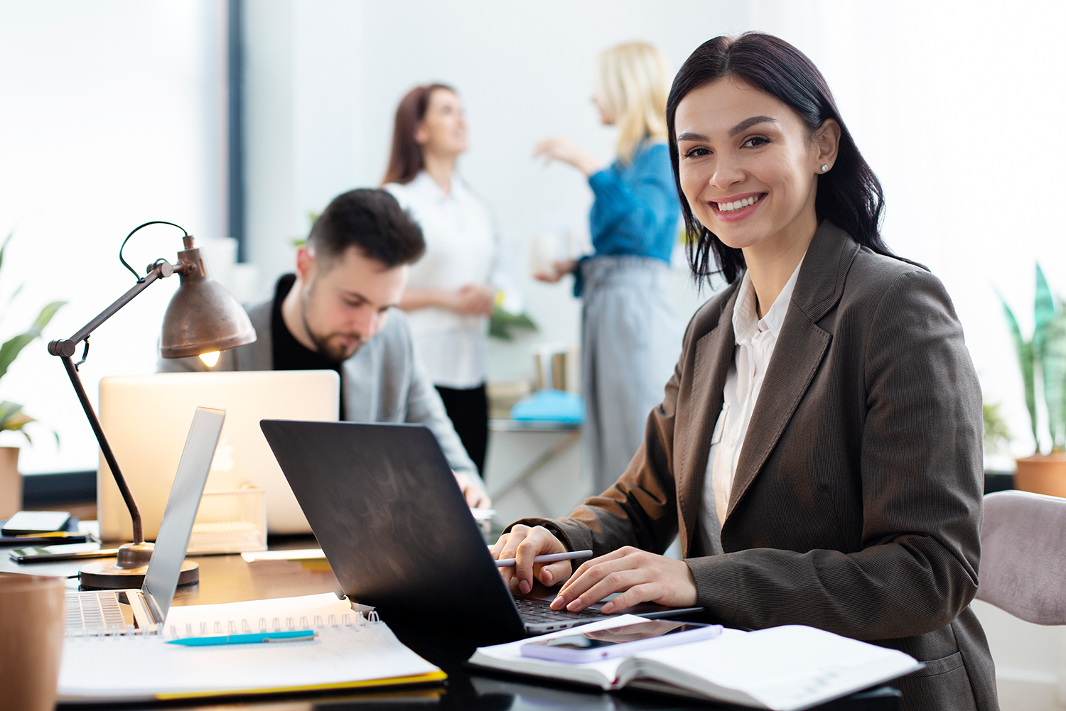 medium-shot-woman-working-laptop